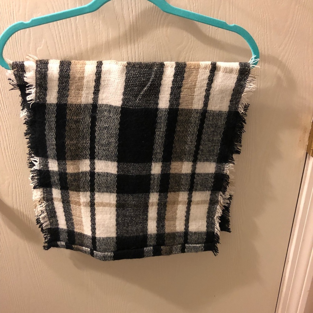 Infinity scarf, blanket style. Black, white, tan